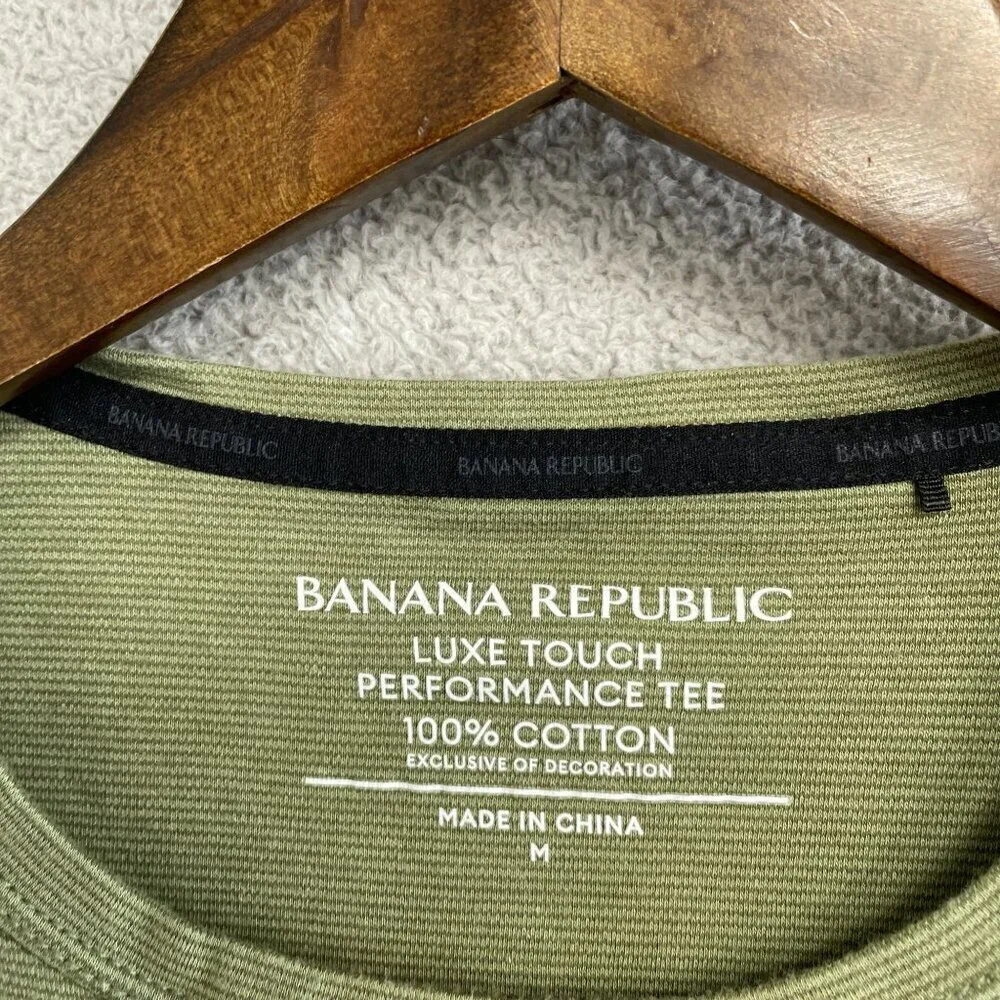 NWOT Banana Republic Men's M Luxe Touch Performance Tee Olive Green